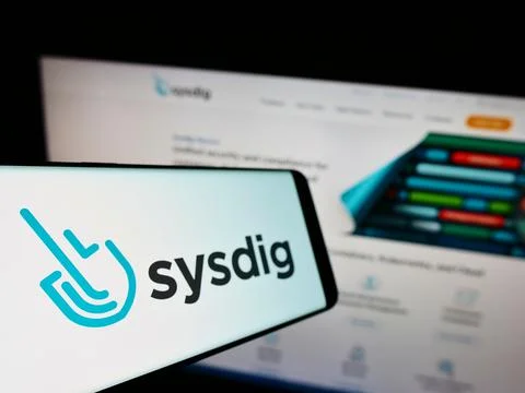 Smartphone with logo of American cloud security company Sysdig Inc. on screen in Foto stock