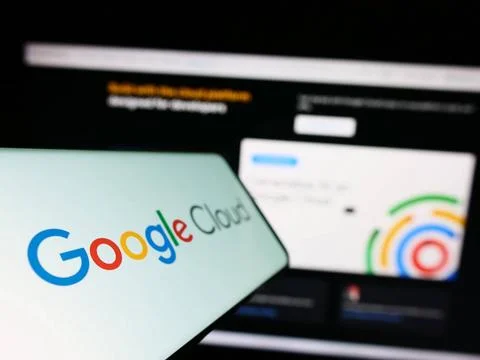  Smartphone with logo of computing services Google Cloud Platform (GCP) on... Foto stock