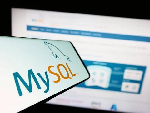  Smartphone with logo of relational database management system MySQL on sc... Stock Photos