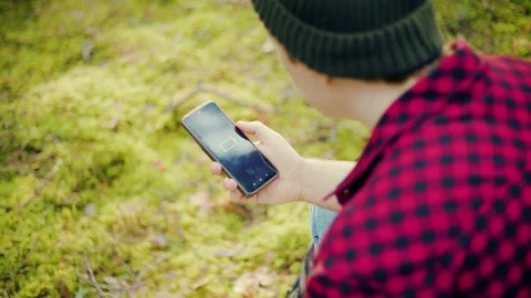 Smartphone with low battery screen outdoors. Concept of dead phone, mobile charg Stock Footage 344405558