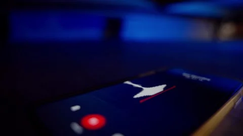 Smartphone screen with voice recorder application secretly grabbing conversation Vídeo Stock 309471302