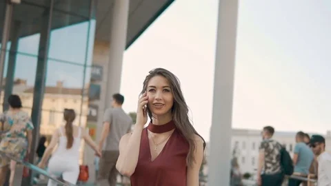 The Smartphone Talking 動画素材 77212907