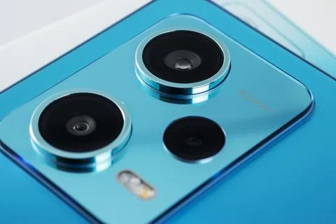 Smartphone triple camera image with selective focus Stockfoto's