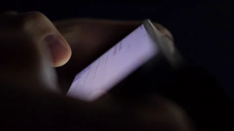 Smartphone typing in the darkness Stock-Footage 40001437