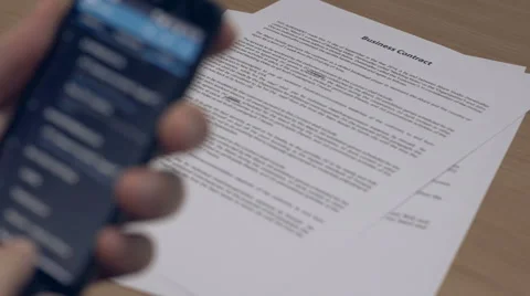 Smartphone Typing &amp; Scrolling 스톡 동영상 43343042