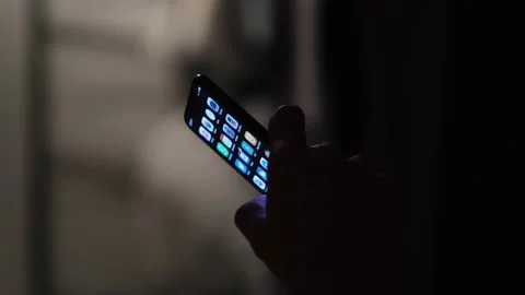 Smartphone user sends a message 库存影片 139309797