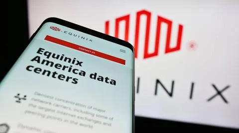  Smartphone with webpage of US data center company Equinix Inc. on screen ... Stock Photos