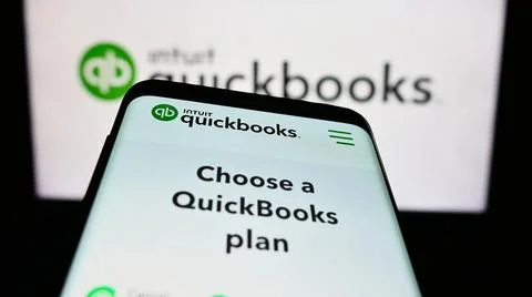  Smartphone with website of accounting software QuickBooks on screen in fr... Stock Photos