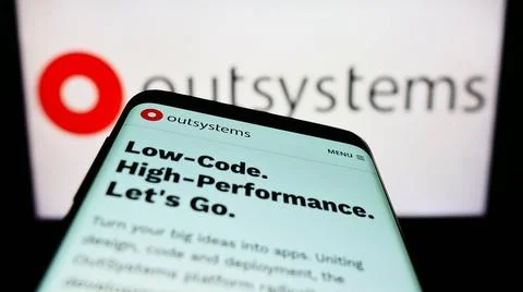 Smartphone with website of low-code software company OutSystems on screen ... Foto stock