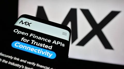  Smartphone with website of US fintech data company MX Technologies Inc. i... Stockfoto's