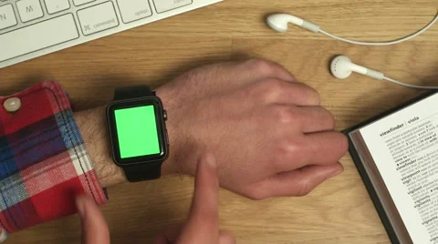 Smartwatch greenscreen Видео 63374987