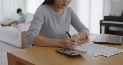 SME owner single mom apply child tax credit benefit online application 스톡 동영상 170633694