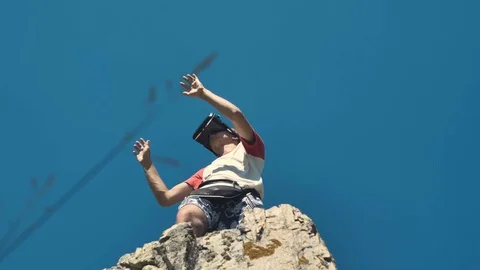 Smile happy man getting experience using VR-headset glasses of virtual reality Vidéo 92840350