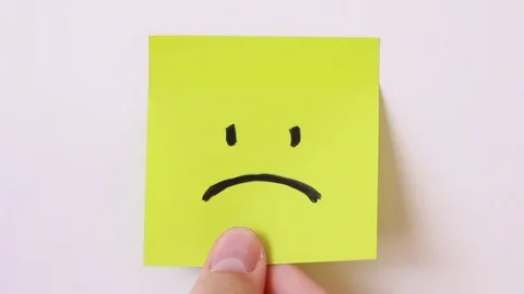 Smile on sticker. Changing unsmiling into smiling Vídeo Stock 86509072