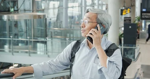 Smiled senior man using mobile phone at airport. 스톡 동영상 116663090