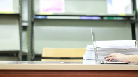 Smiling asian student using her laptop in a library Stock Footage 35500932