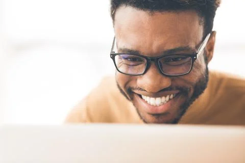 Smiling black man coder looking at laptop Foto stock