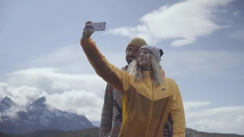Smiling couple taking a selfie Video stock 86176588