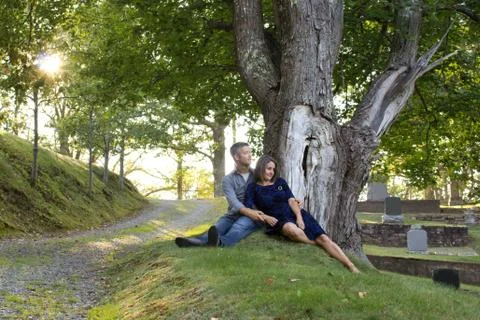 Smiling couple under tree Stock Photos