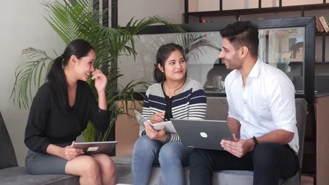 Smiling employees group having fun talking in office. Vídeo Stock 146301734