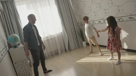 Smiling father having fun with cute children at home Stock-Footage 157217691