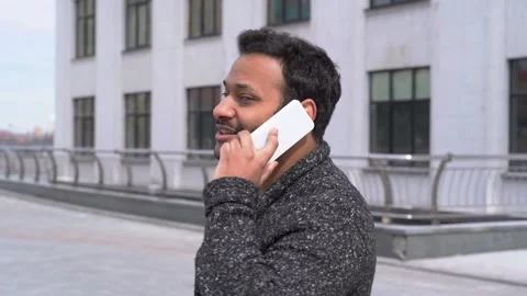 Smiling Indian businessman using mobile phone 库存影片 152108879
