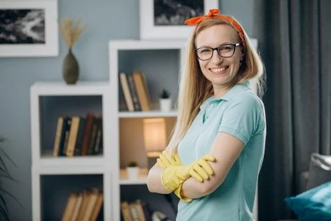 Smiling lady posing on camera in protective rubber gloves Foto stock