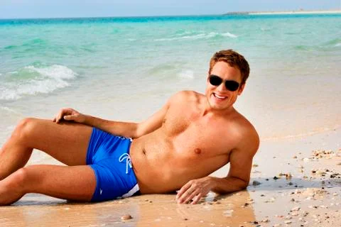 Smiling man at the beach Stock-Fotos