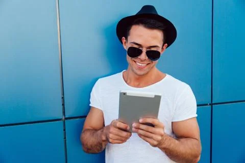Smiling man using electronic tablet, outdoors Stock-Fotos