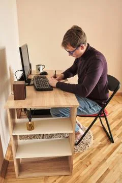 Smiling man working on computer at desk in office Foto stock