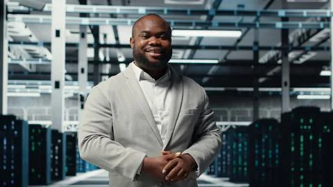 Smiling manager in data center doing checkup on hardware to avoid downtime Foto stock