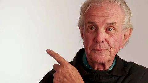 Smiling &amp; pointing Vidéo 83198126