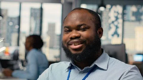 Smiling portfolio manager at computer desk evaluates assets based on statistics Stock-Fotos
