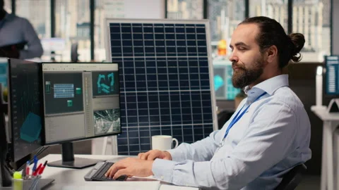 Smiling sustainability specialist develops clean energy solutions 스톡 동영상 316002331