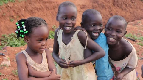 Smiling Ugandan children 스톡 동영상 124094571