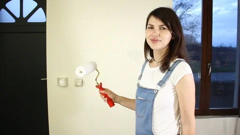 Smiling woman painter Stock Footage 101876751