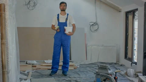 Smiling young worker standing at building house Vídeos de archivo 91238633
