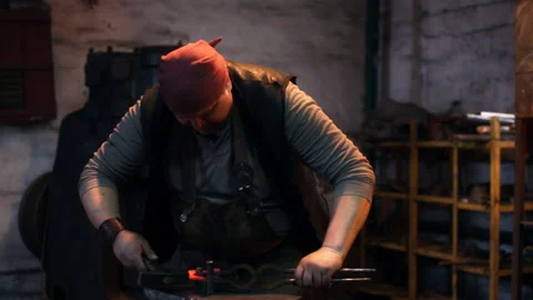 Smith is hammering the horseshoe Stock Footage 101975207