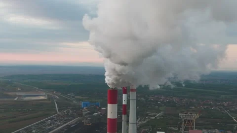 Smoke blowing out from the chimneys Video stock 212601184