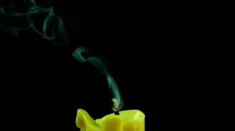 Smoke from the candle Vídeo Stock 37791491