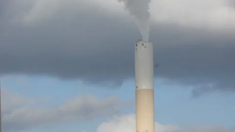 Smoke from the chimneys of the plant 库存影片 155865130