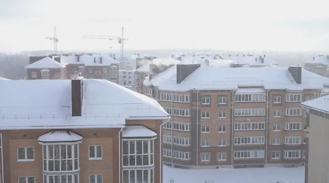 Smoke comes out of pipes of multi-storey building Vídeo Stock 62065734