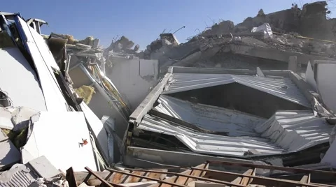 Smoke comes out of the rubble Stockbeeldmateriaal 58756792