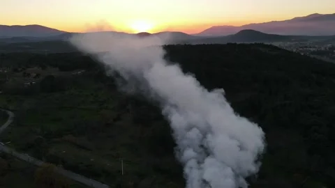 Smoke in the countryside Vídeos de archivo 143612699