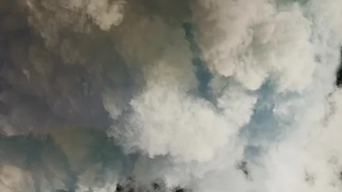 Smoke effect. A cloud of smoke. Abstract steam. Smoke texture. Vidéo 320102048