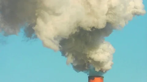 Smoke exits the pipe of a coal-fired power station. 스톡 동영상 83927101