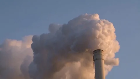 Smoke on the factory Stockbeeldmateriaal 82484456