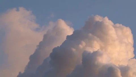 Smoke on the factory Stockbeeldmateriaal 82484480