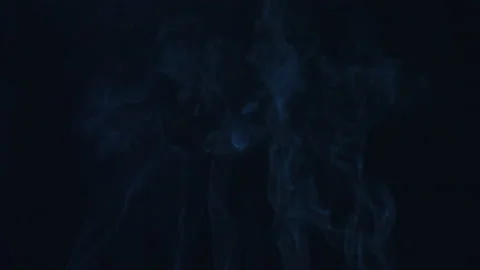 Smoke floating up slow motion on black background Vídeo Stock 220640481