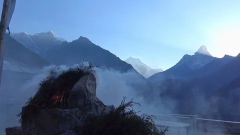 Smoke of juniper incense burning on stone altar in the Himalayas Stockbeeldmateriaal 78524164